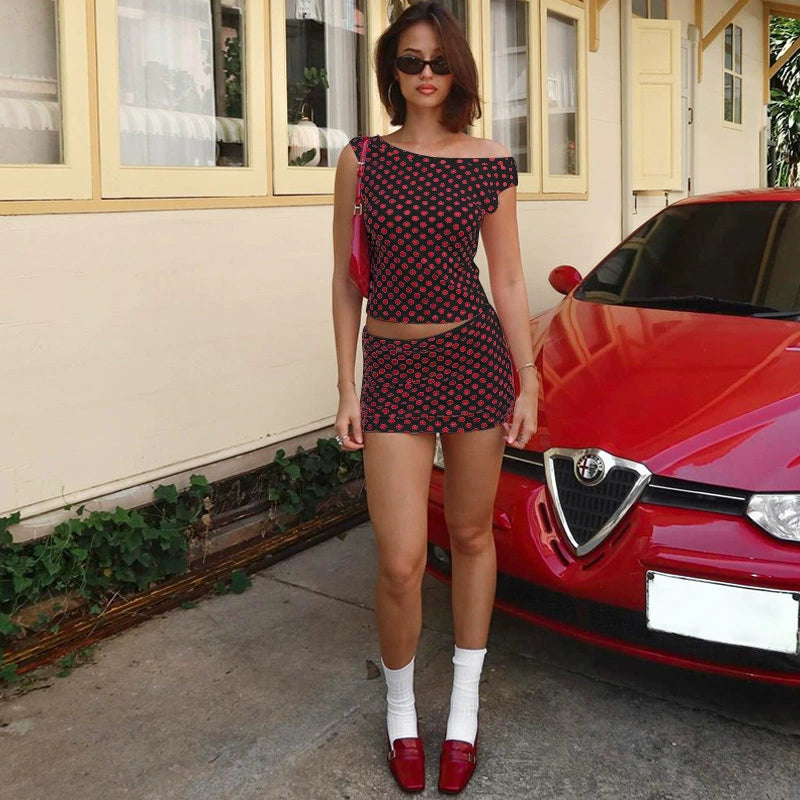 Hong Kong style girl fashion polka dot temperament slanted shoulders sleeveless top + hip skirt two-piece hot girl suit tide