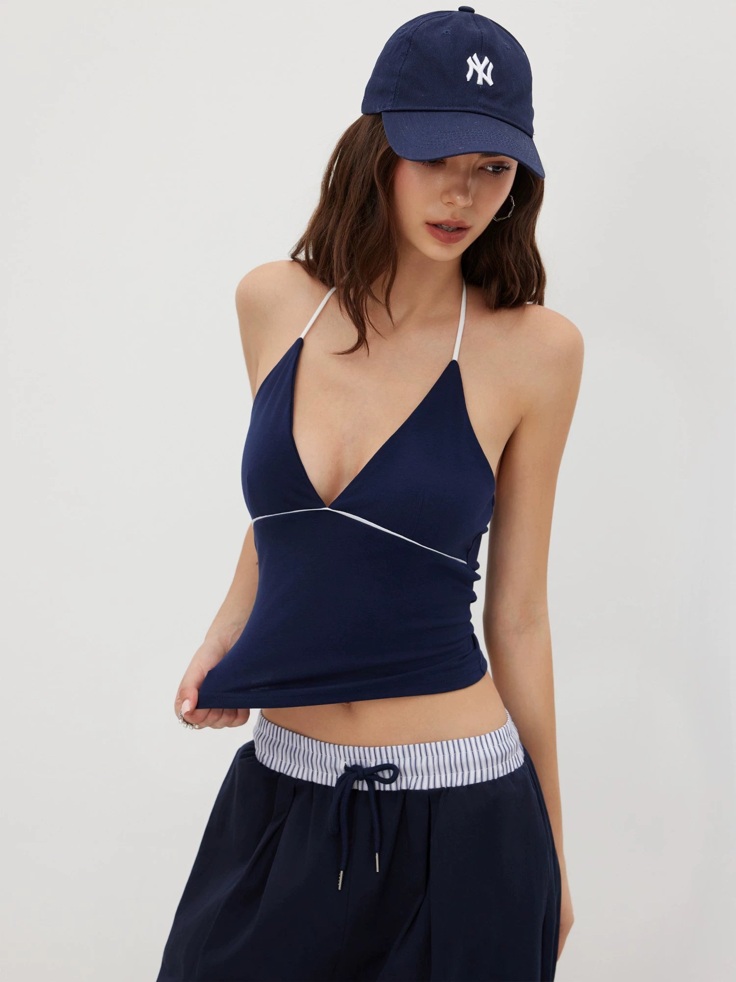 cotton-blend halterneck contrast-trimmed suspender top