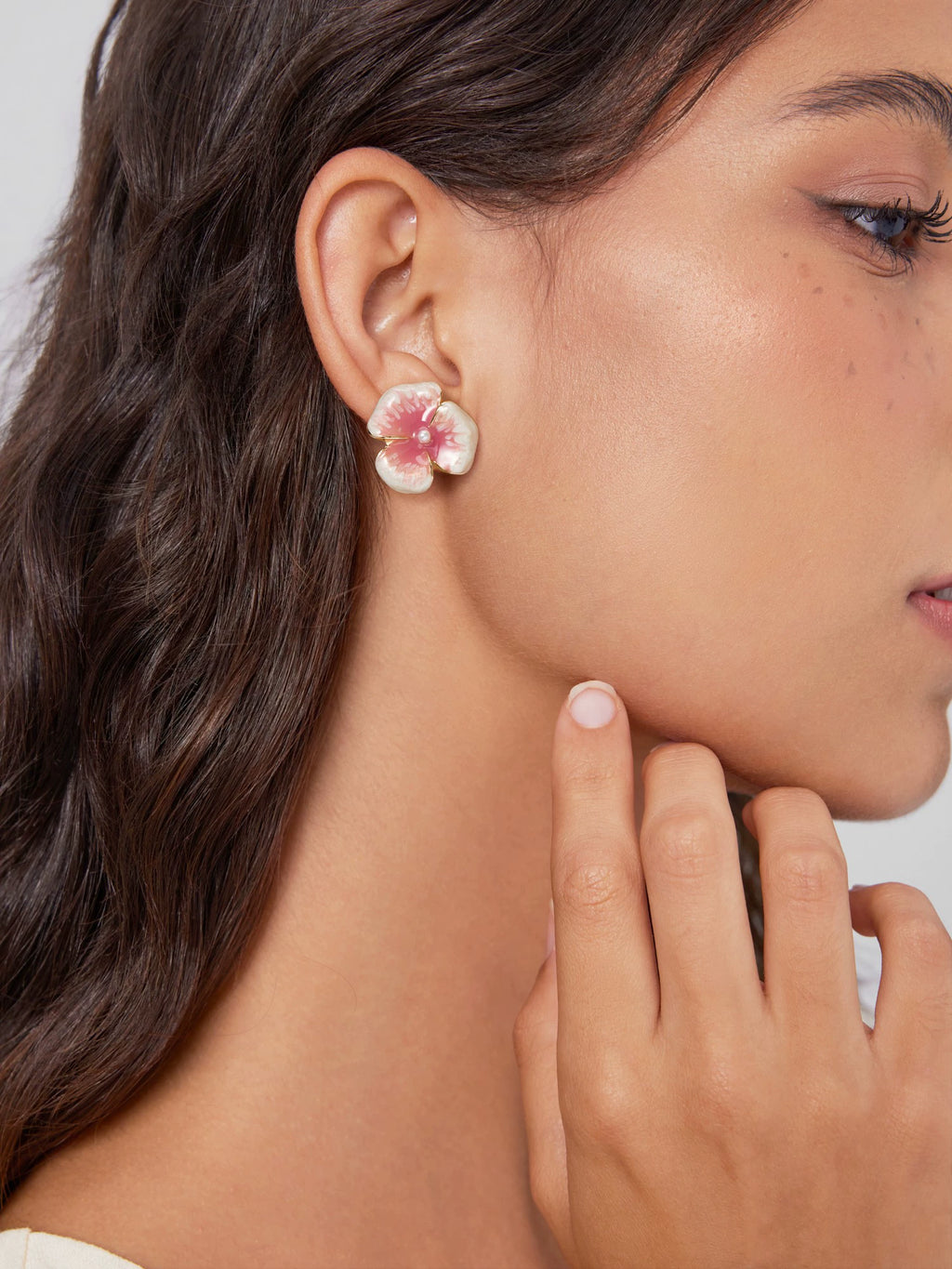 Imitation pearl decorative floral stud earrings